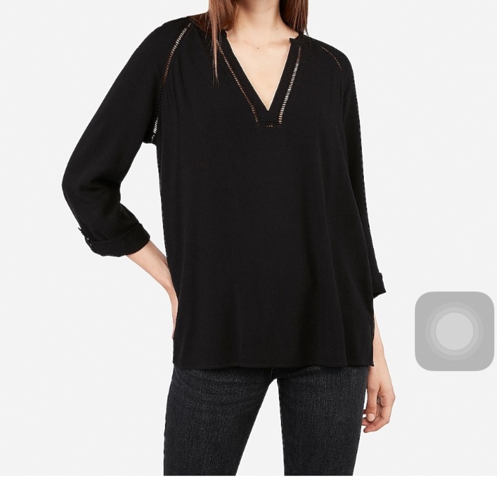 Deep vneck eyelet trim popover top